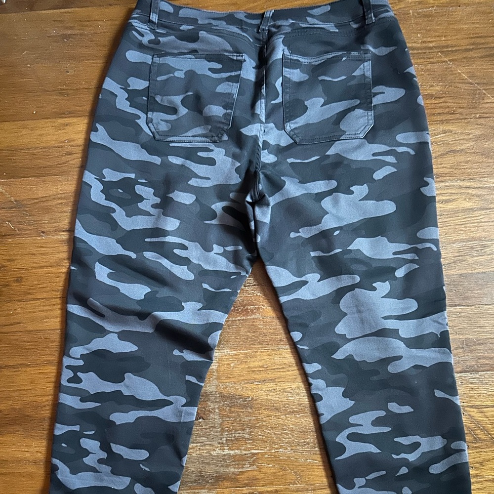 Knox Rose Black and Gray Camo Pants